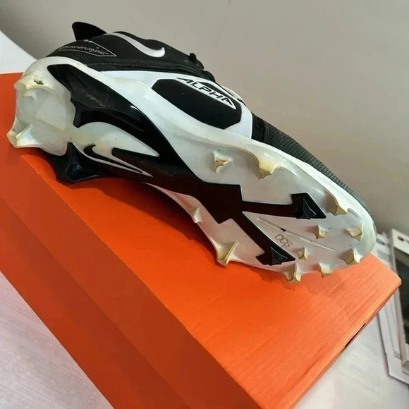 Nike Men's Alpha Menace Pro 3 Mid Football Cleats - Picture 4 of 6